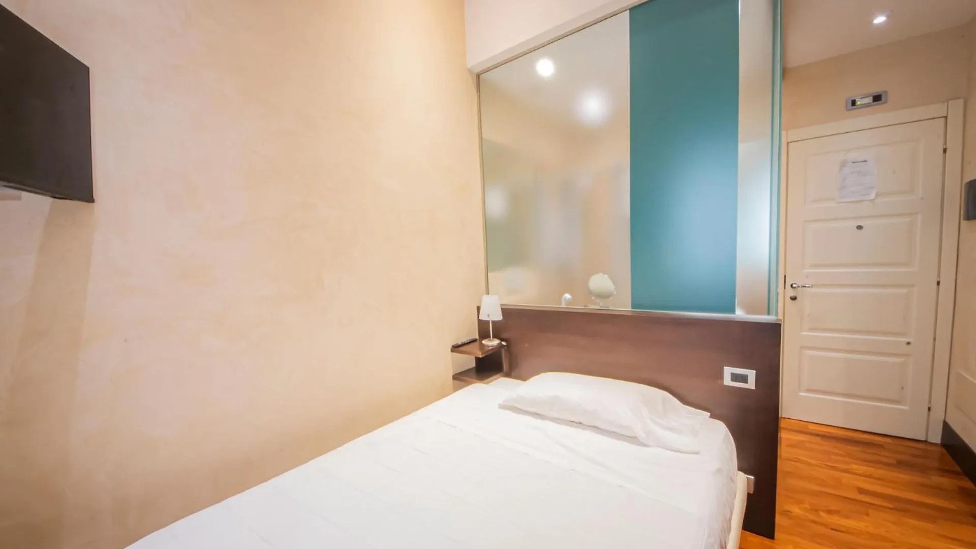 פארמה Century Hotel
